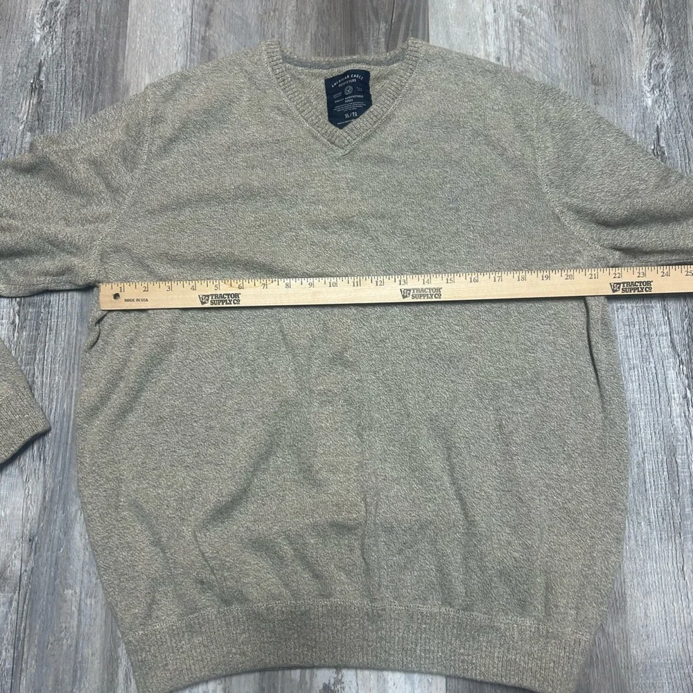 American Eagle Men’s V-Neck Beige Sweater Size XL